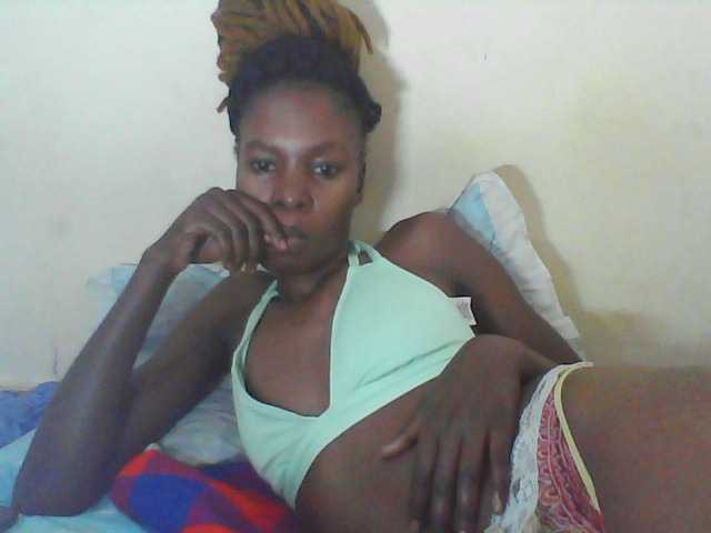 Live sex webcam photo for Sweetpetite254 #277967972