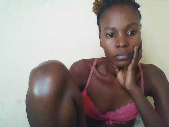 Live sex webcam photo for Sweetpetite254 #277969896