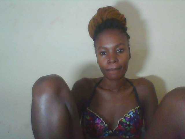 Live sex webcam photo for Sweetpetite254 #277975326