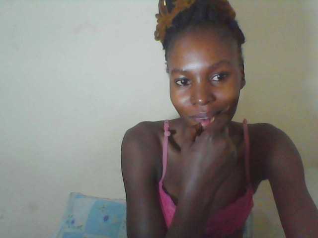 Live sex webcam photo for Sweetpetite254 #277982310