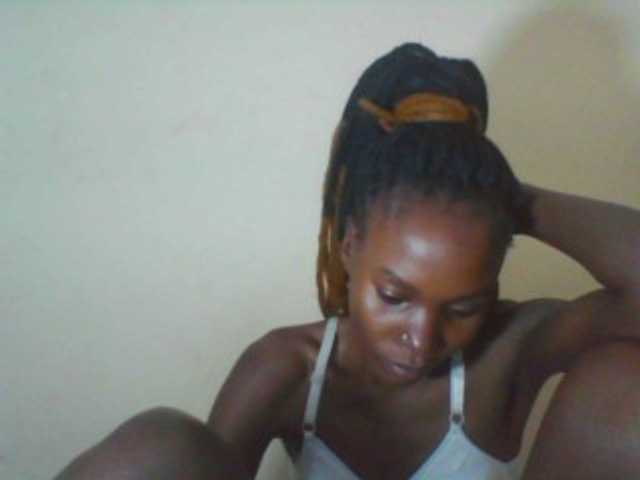 Live sex webcam photo for Sweetpetite254 #277986741