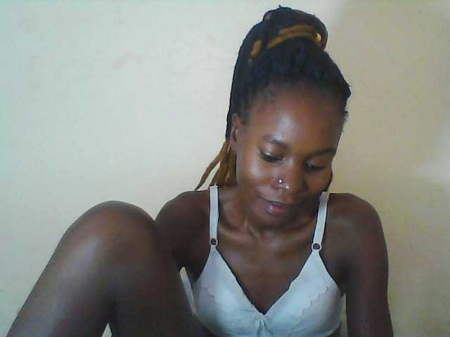 Live sex webcam photo for Sweetpetite254 #277995828