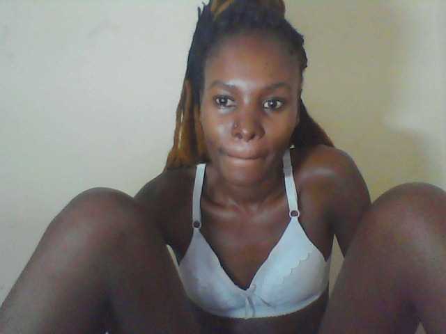 Live sex webcam photo for Sweetpetite254 #277998747