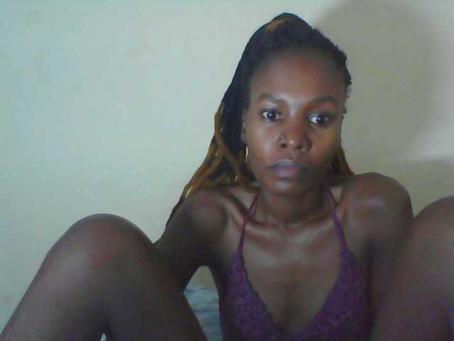 Live sex webcam photo for Sweetpetite254 #278014080