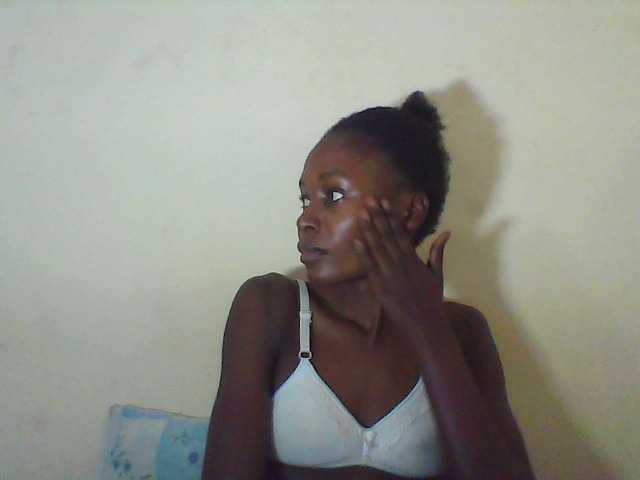 Live sex webcam photo for Sweetpetite254 #278032802