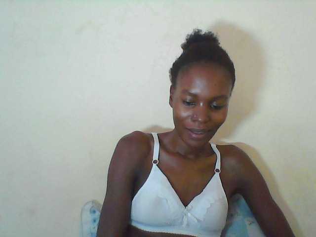 Live sex webcam photo for Sweetpetite254 #278036227