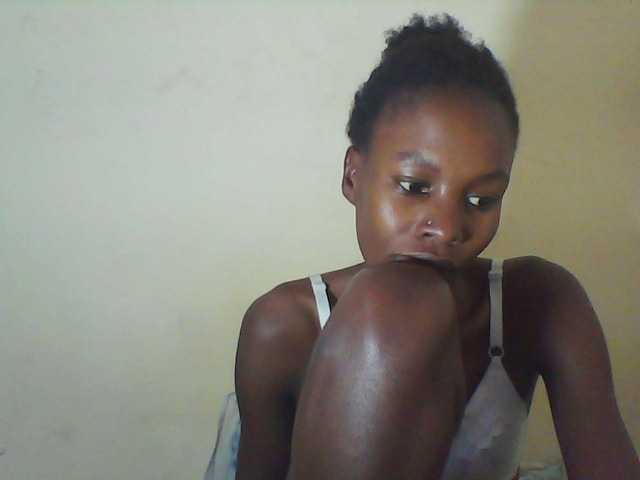 Live sex webcam photo for Sweetpetite254 #278038886