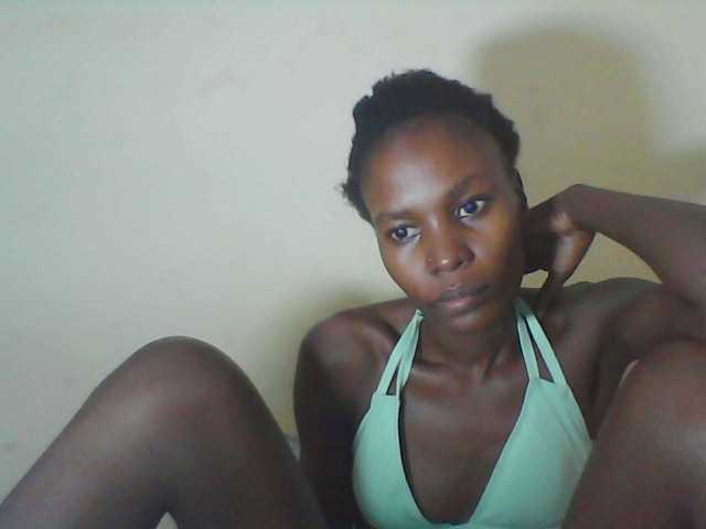 Live sex webcam photo for Sweetpetite254 #278044392