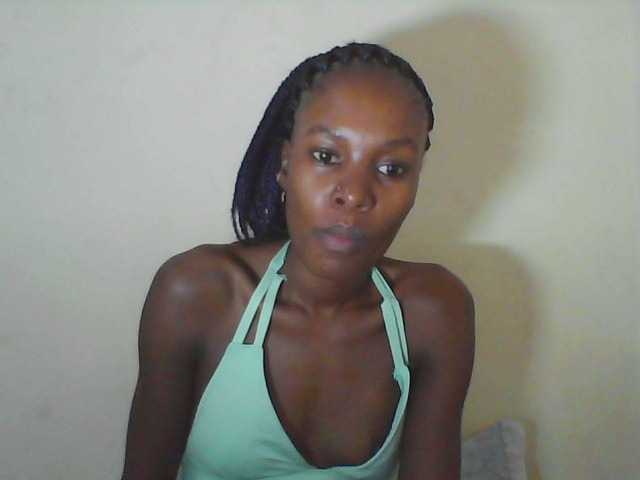 Live sex webcam photo for Sweetpetite254 #278065857