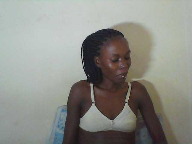 Live sex webcam photo for Sweetpetite254 #278084137