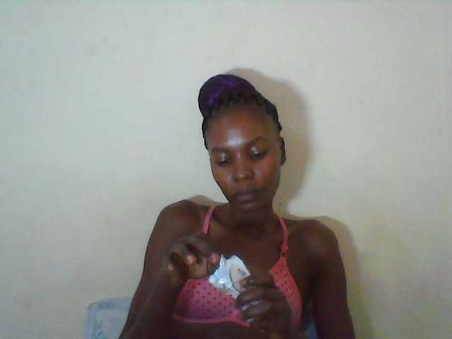 Live sex webcam photo for Sweetpetite254 #278086868