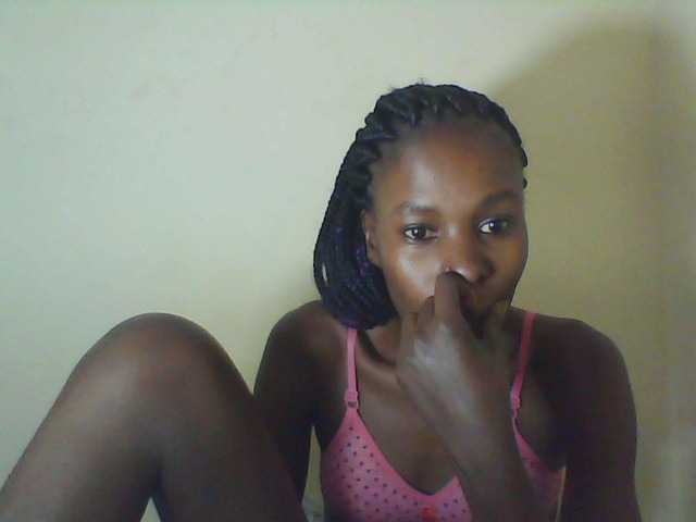 Live sex webcam photo for Sweetpetite254 #278089337