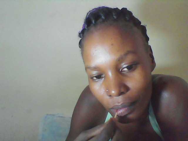 Live sex webcam photo for Sweetpetite254 #278123295