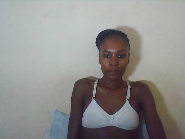 Live sex webcam photo for Sweetpetite254 #278145016