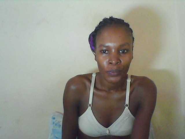 Live sex webcam photo for Sweetpetite254 #278173345