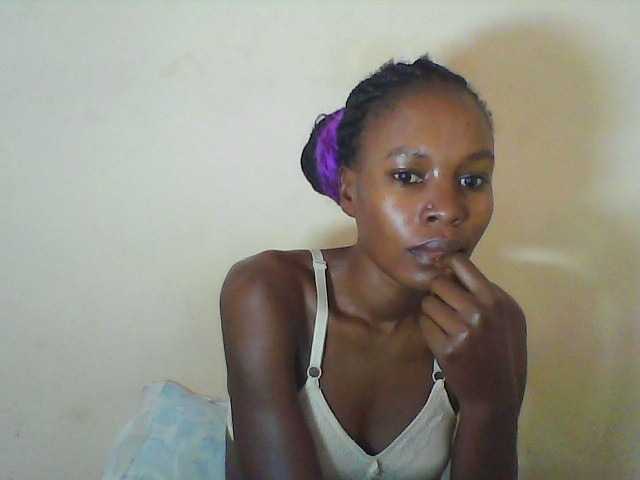 Live sex webcam photo for Sweetpetite254 #278183701