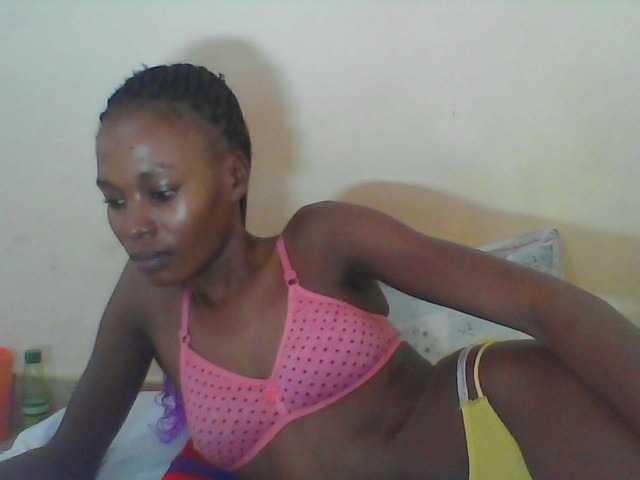 Live sex webcam photo for Sweetpetite254 #278200649