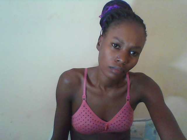 Live sex webcam photo for Sweetpetite254 #278202170