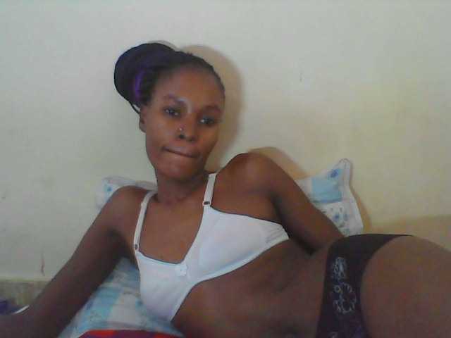 Live sex webcam photo for Sweetpetite254 #278207530