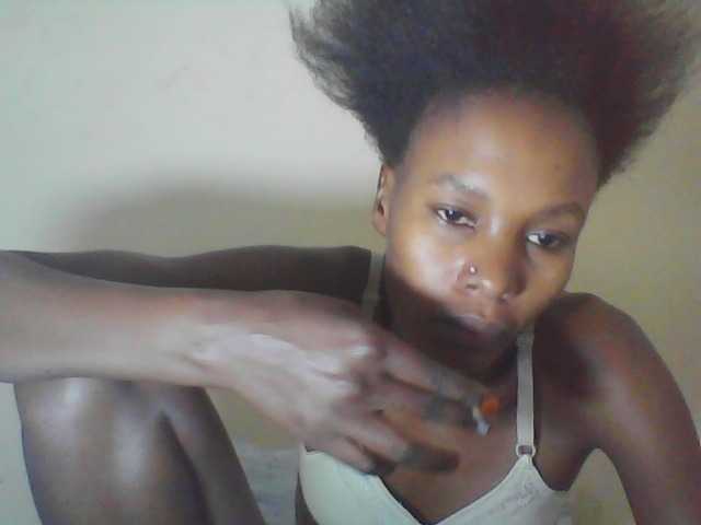 Live sex webcam photo for Sweetpetite254 #278219897