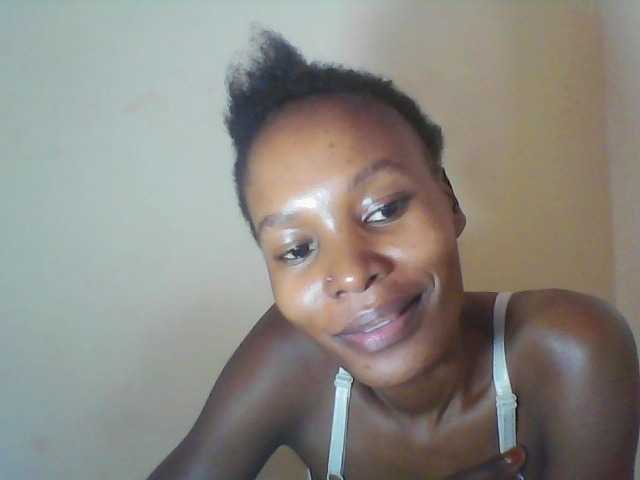 Live sex webcam photo for Sweetpetite254 #278235972