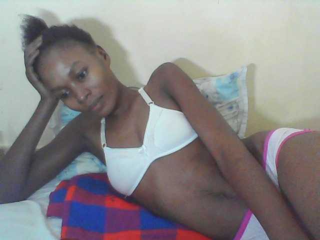 Live sex webcam photo for Sweetpetite254 #278240249