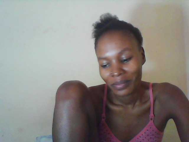 Live sex webcam photo for Sweetpetite254 #278244517