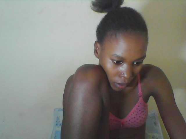 Live sex webcam photo for Sweetpetite254 #278247815