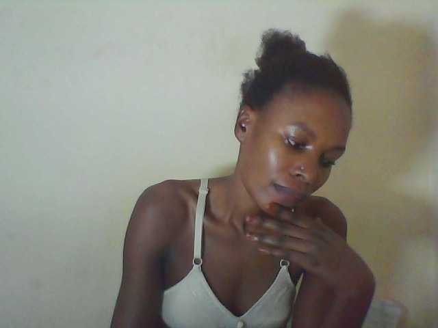 Live sex webcam photo for Sweetpetite254 #278259418