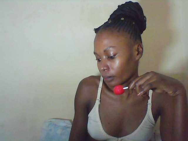 Live sex webcam photo for Sweetpetite254 #278281059