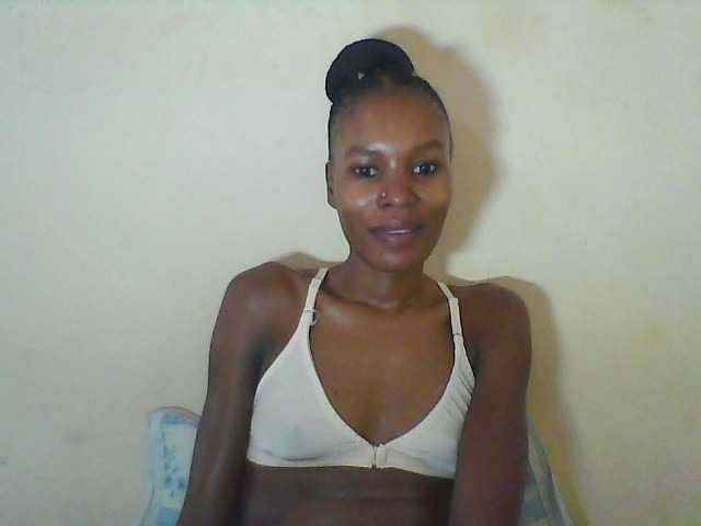 Live sex webcam photo for Sweetpetite254 #278295993