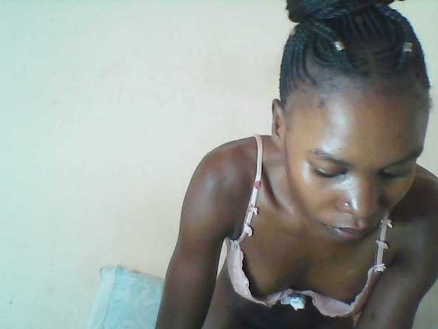 Live sex webcam photo for Sweetpetite254 #278305052