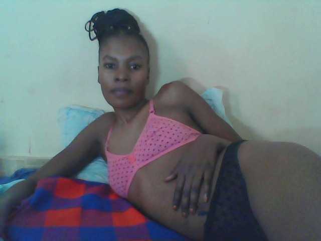 Live sex webcam photo for Sweetpetite254 #280694041