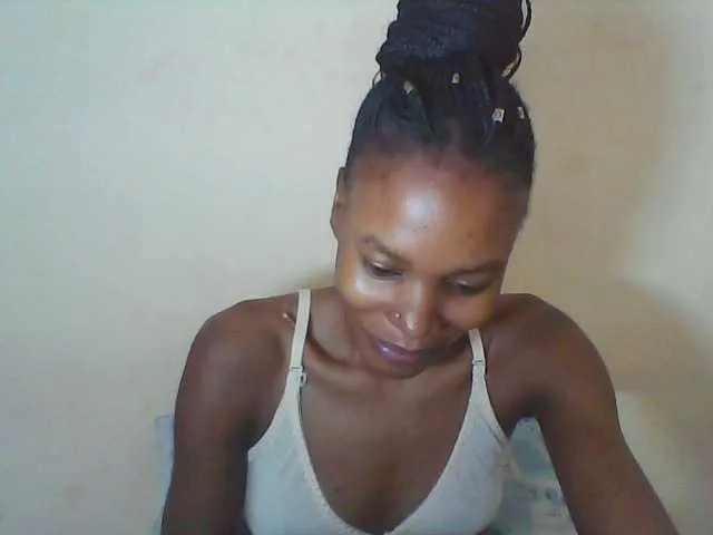 Live sex webcam photo for Sweetpetite254 #285467374