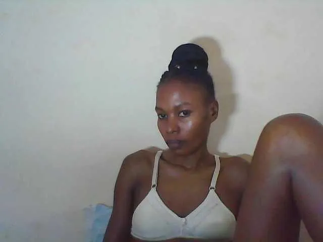 Live sex webcam photo for Sweetpetite254 #286855373