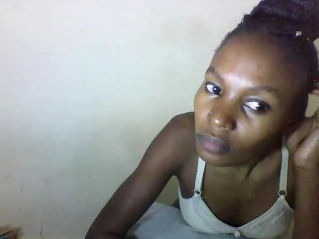 Live sex webcam photo for Sweetpetite254 #288117604
