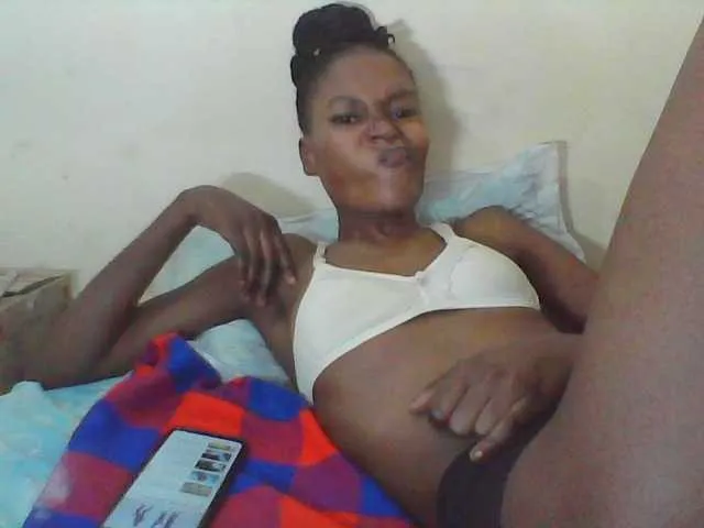 Live sex webcam photo for Sweetpetite254 #288185893