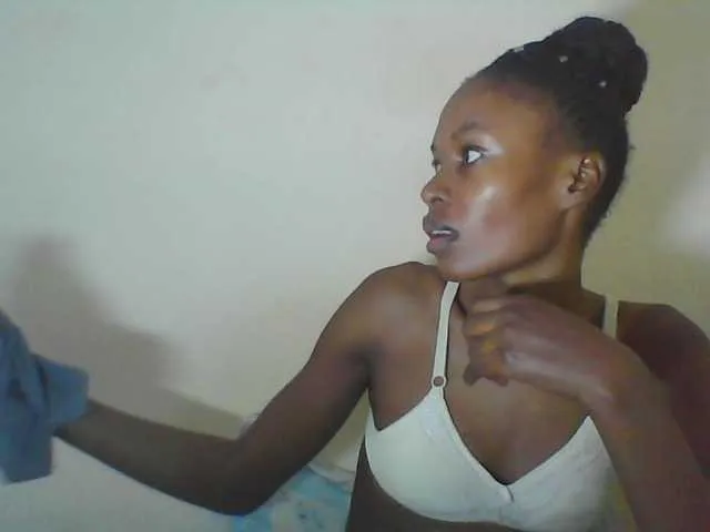 Live sex webcam photo for Sweetpetite254 #288512271