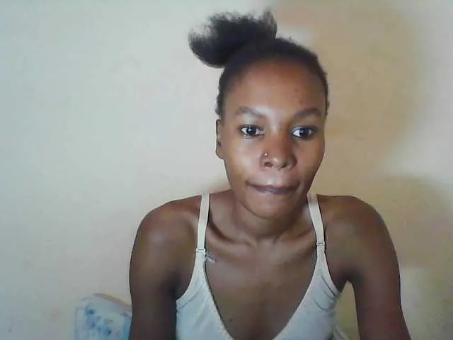 Live sex webcam photo for Sweetpetite254 #288884180