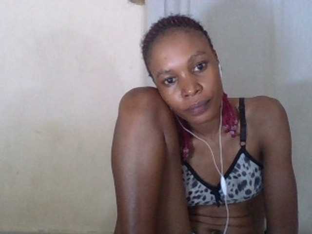 Live sex webcam photo for Sweetpetite254 #291319909