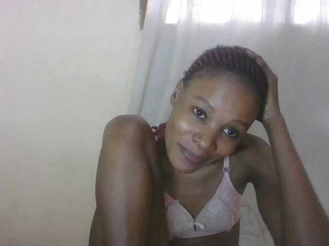 Live sex webcam photo for Sweetpetite254 #291330231