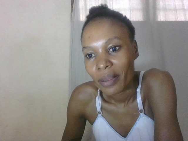 Live sex webcam photo for Sweetpetite254 #291403618