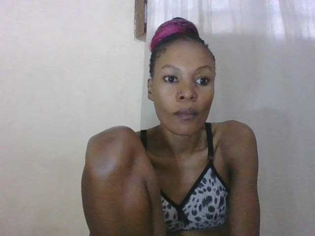 Live sex webcam photo for Sweetpetite254 #291567304