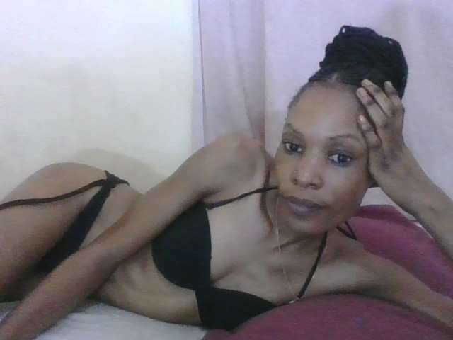 Live sex webcam photo for Sweetpetite254 #291898232