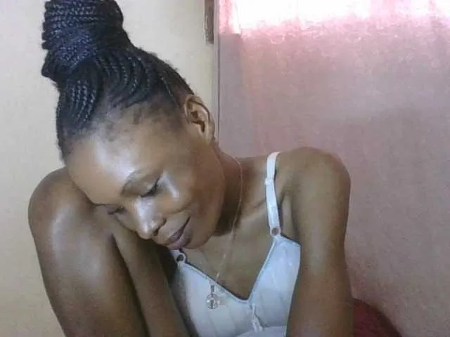 Live sex webcam photo for Sweetpetite254 #291931110