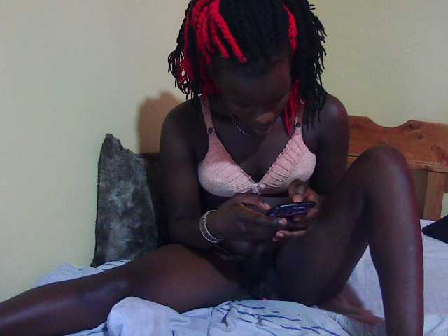 Live sex webcam photo for Sweetpussyyy #272409682