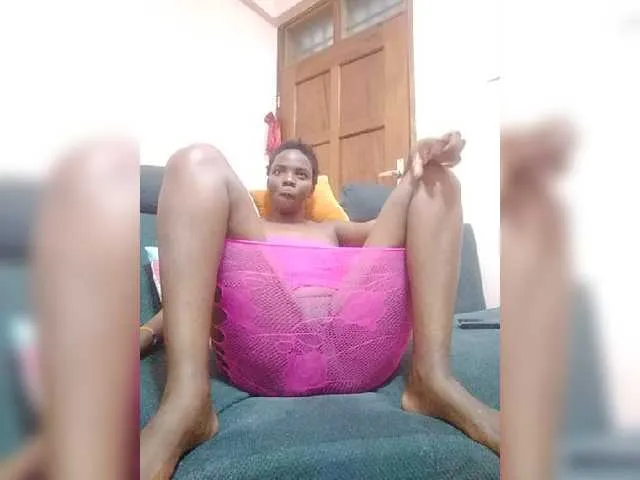 Live sex webcam photo for Sweetpussyyy #274090560
