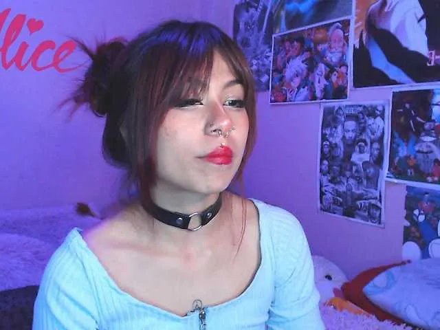 Live sex webcam photo for Sweetred11 #290483787