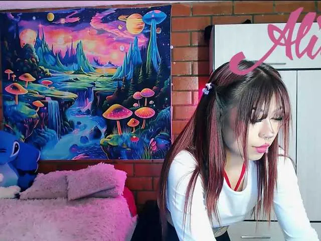 Live sex webcam photo for Sweetred11 #290775961