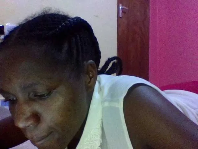 Live sex webcam photo for Sweettyjeje #277140116